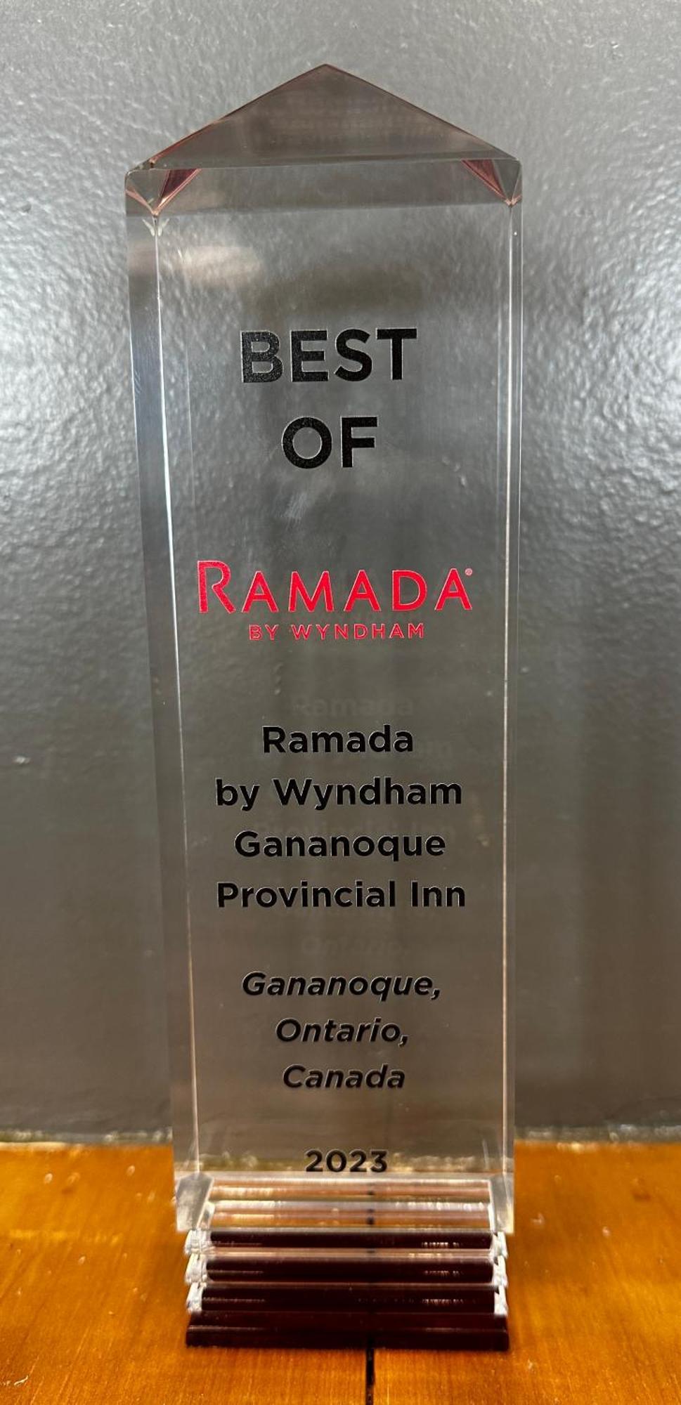 Готель Ramada By Wyndham 1000 Islands Ґананокве Екстер'єр фото